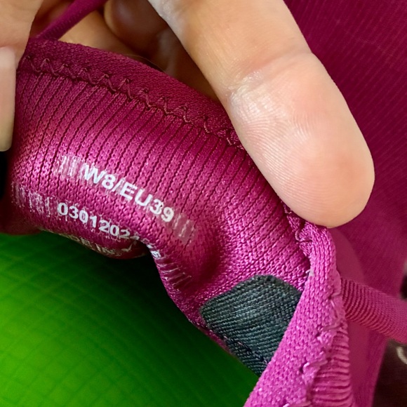 LIKE NEW OOFOS Magenta Athletic Shoes - Picture 7 of 7